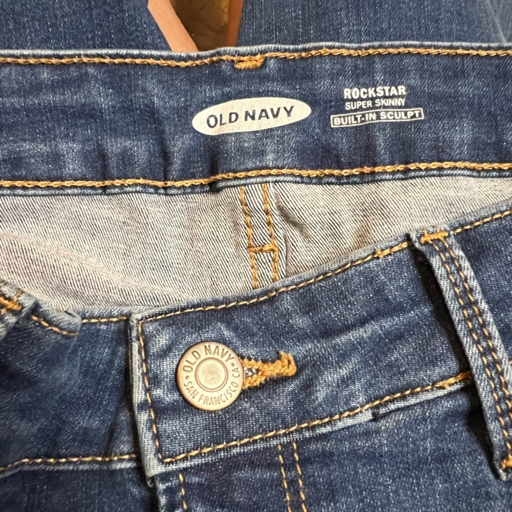 ⭐️Old Navy Rockstar Super Skinny Jeans - Picture 3 of 4